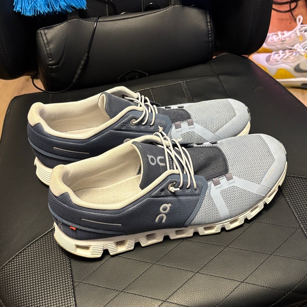 On Running Men's Navy and Light Gray Sneakers
